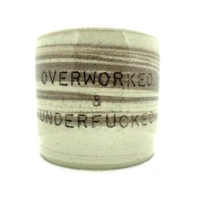 OVERWORKED - mugg - SWIRL choklad