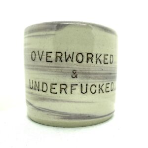 OVERWORKED - mugg - SWIRL blåbär