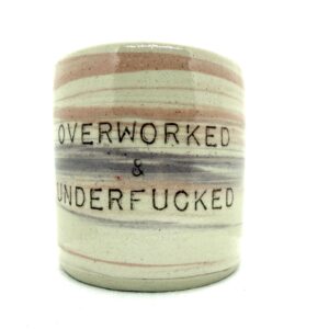 OVERWORKED - mugg - SWIRL blåbär hallon